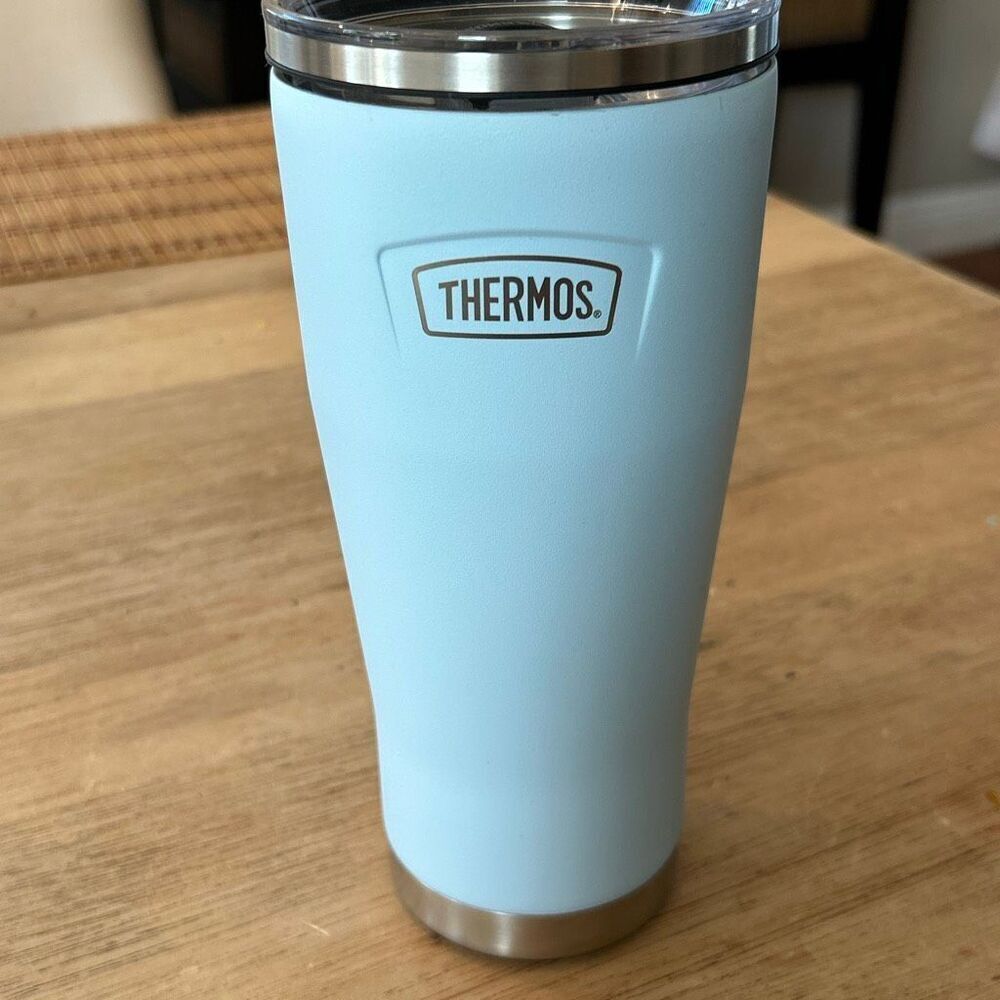 Thermos 24 ounce stainless steel Tumblr water bottle insulated powder blue with